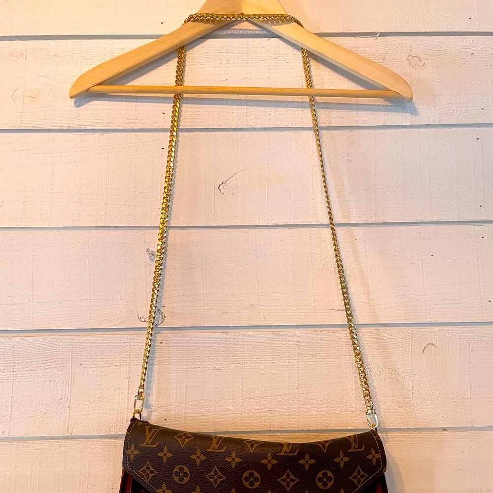 47" gold chain strap.
